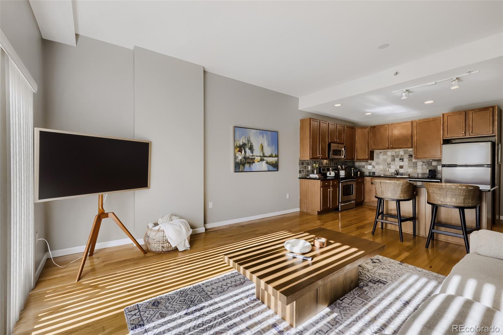 MLS Image #6 for 1950 n logan street 807,denver, Colorado