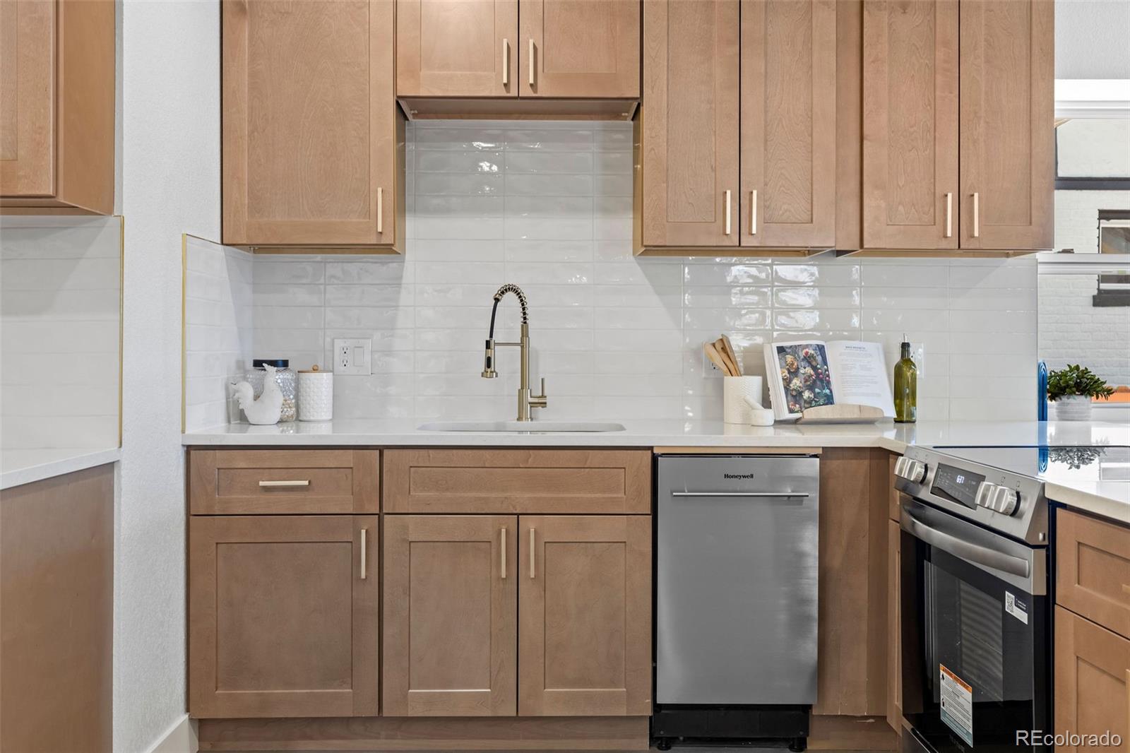 MLS Image #12 for 2810 n fillmore street,denver, Colorado