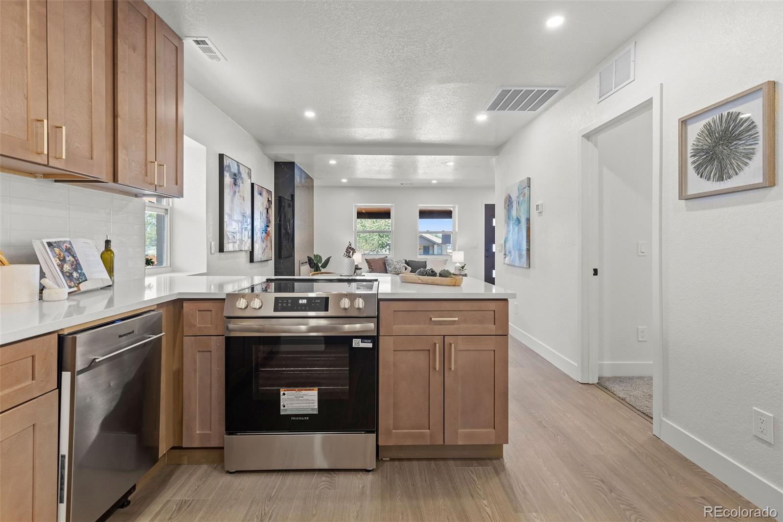 MLS Image #14 for 2810 n fillmore street,denver, Colorado