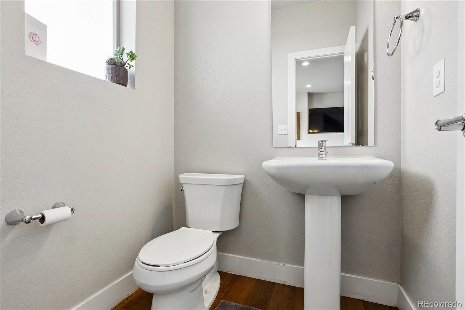 MLS Image #10 for 5548  valentia court,denver, Colorado