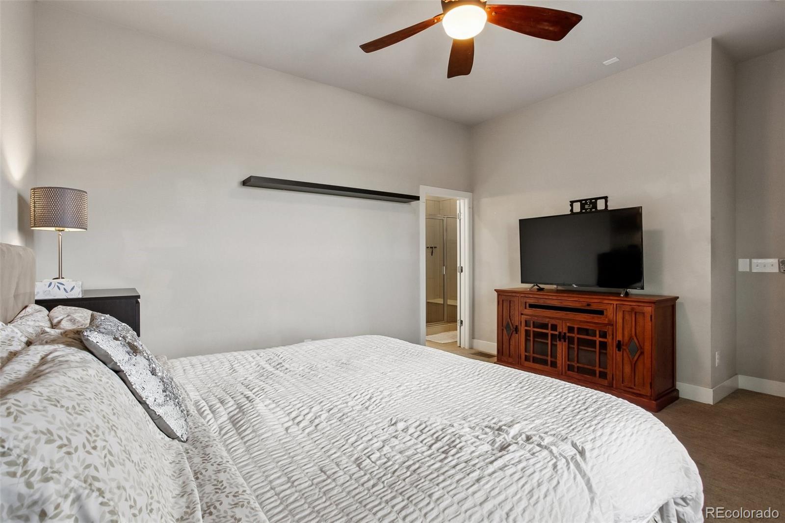 MLS Image #12 for 5548  valentia court,denver, Colorado