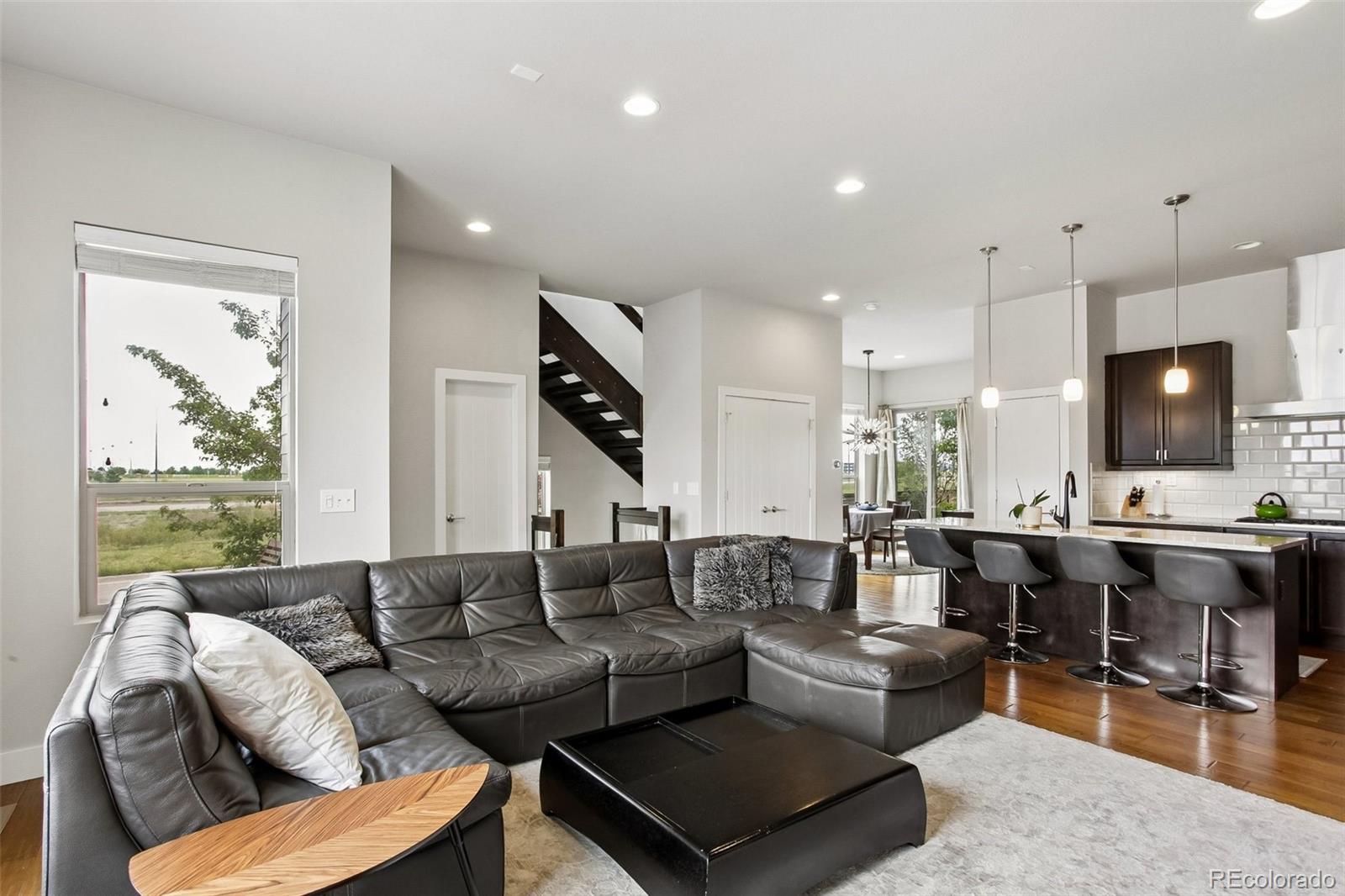 MLS Image #6 for 5548  valentia court,denver, Colorado