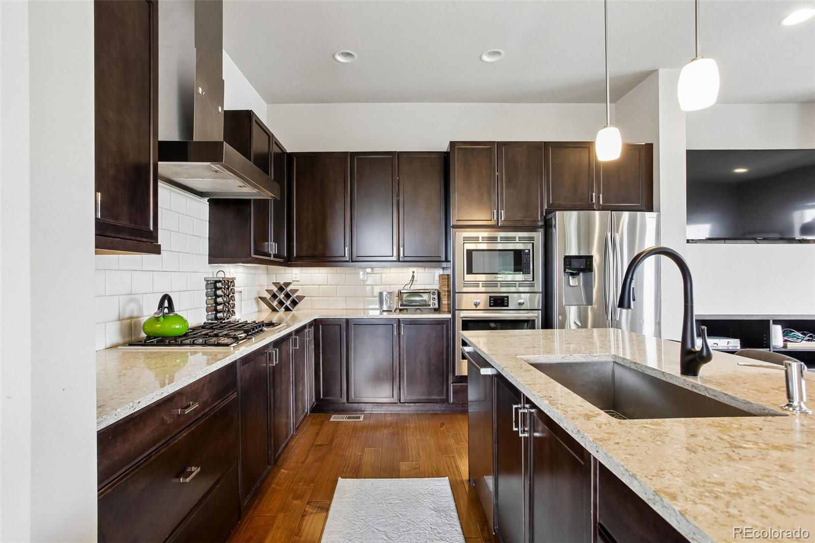 MLS Image #8 for 5548  valentia court,denver, Colorado
