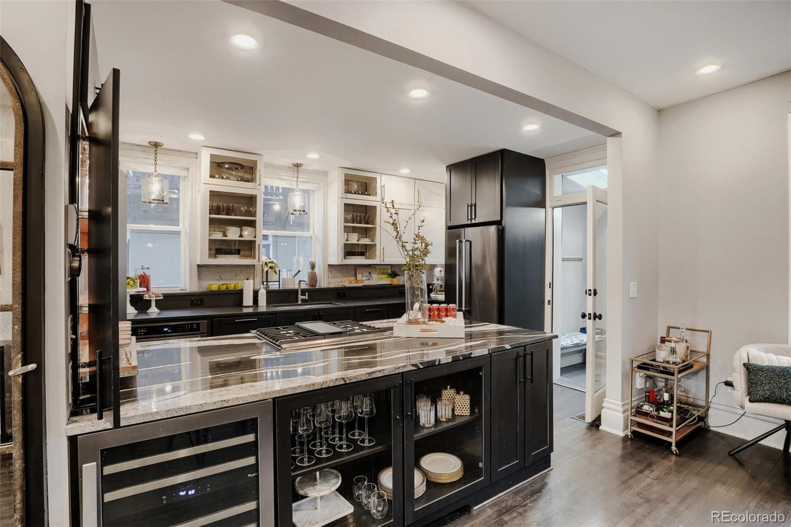MLS Image #10 for 10 s lincoln street,denver, Colorado