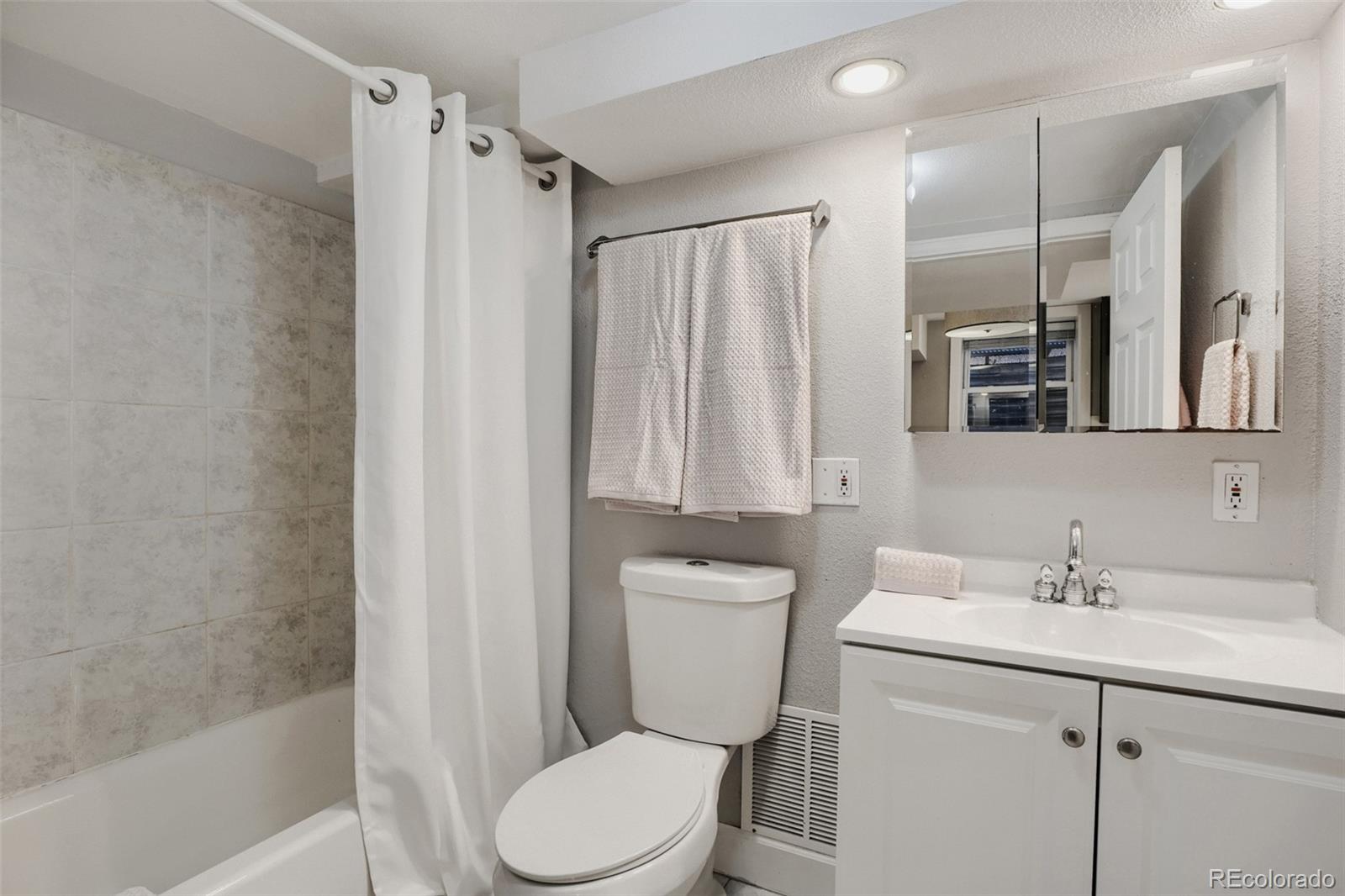 MLS Image #33 for 10 s lincoln street,denver, Colorado