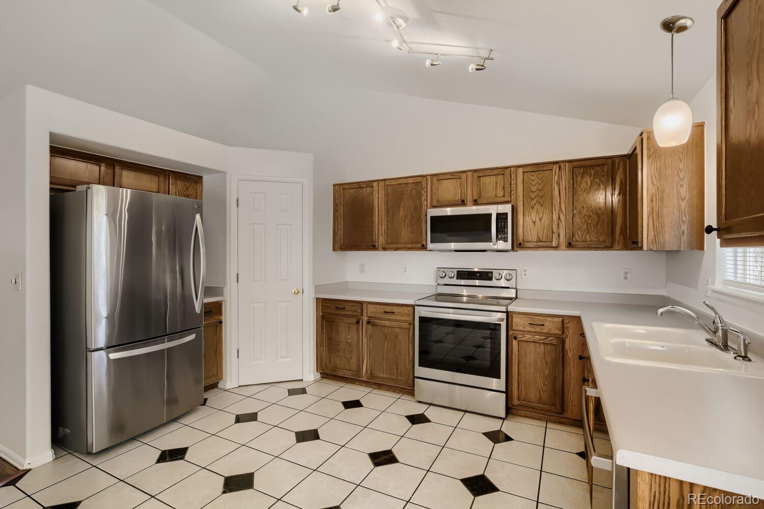 MLS Image #8 for 1633  deerwood drive,longmont, Colorado