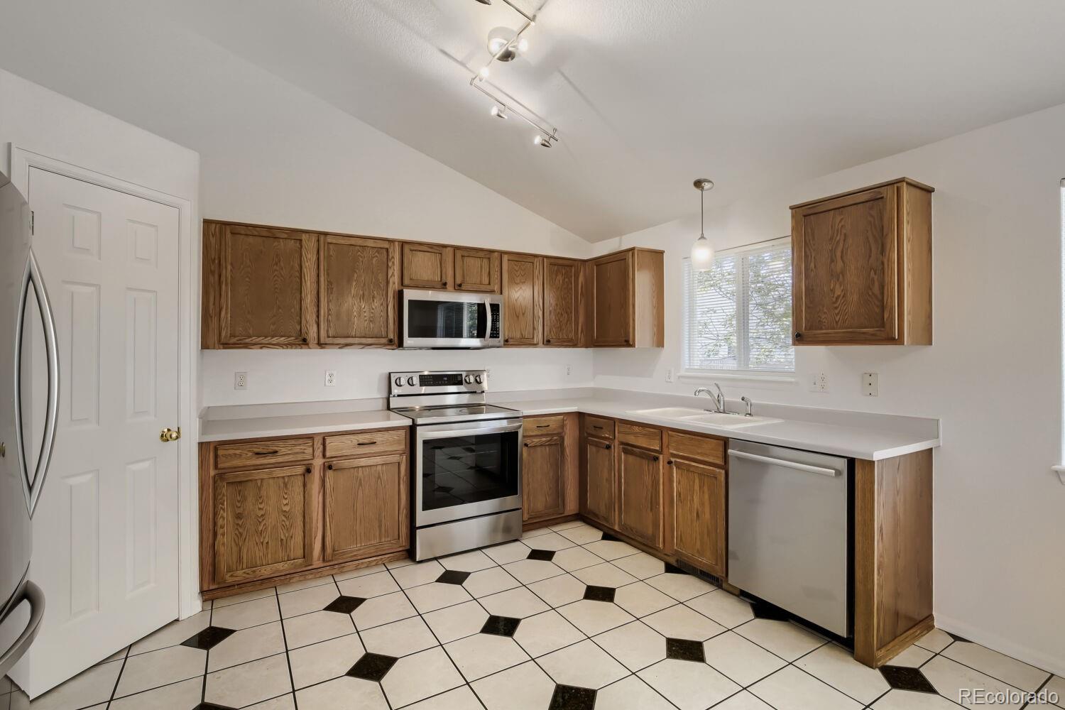 MLS Image #9 for 1633  deerwood drive,longmont, Colorado