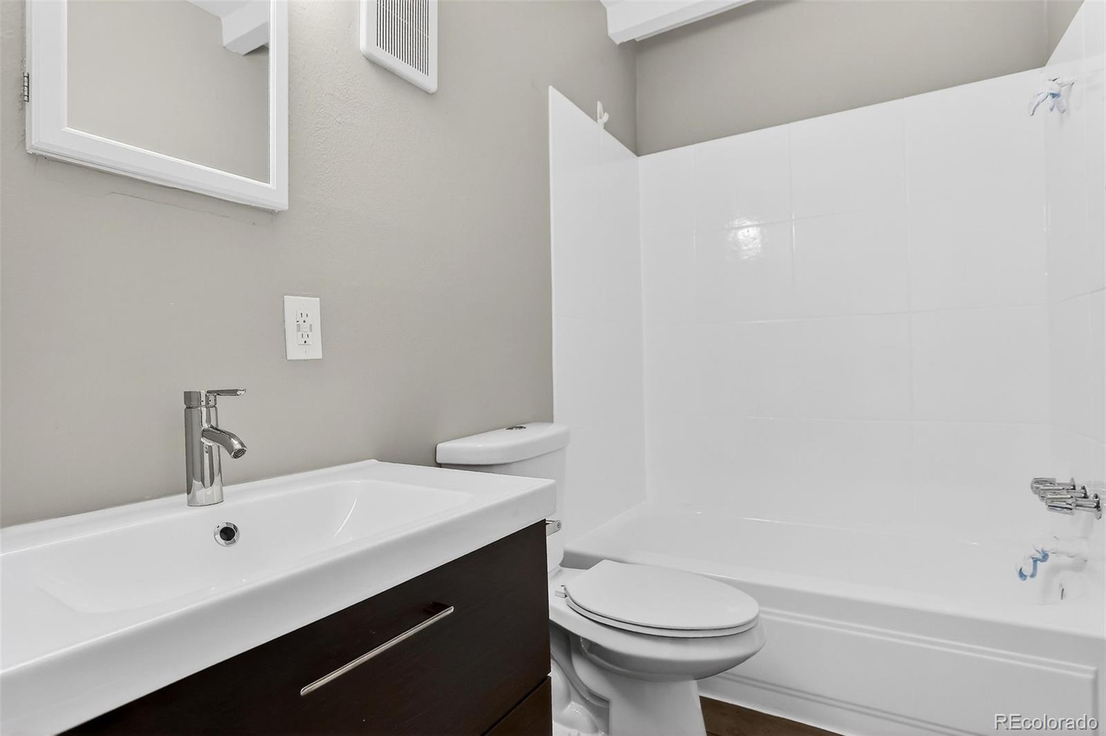 MLS Image #14 for 1040 n stuart street,denver, Colorado