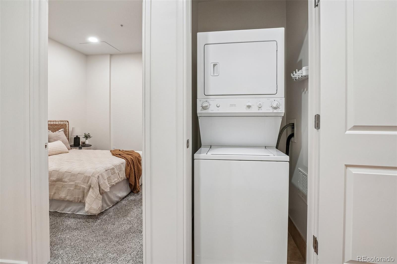 MLS Image #26 for 2958  syracuse street,denver, Colorado