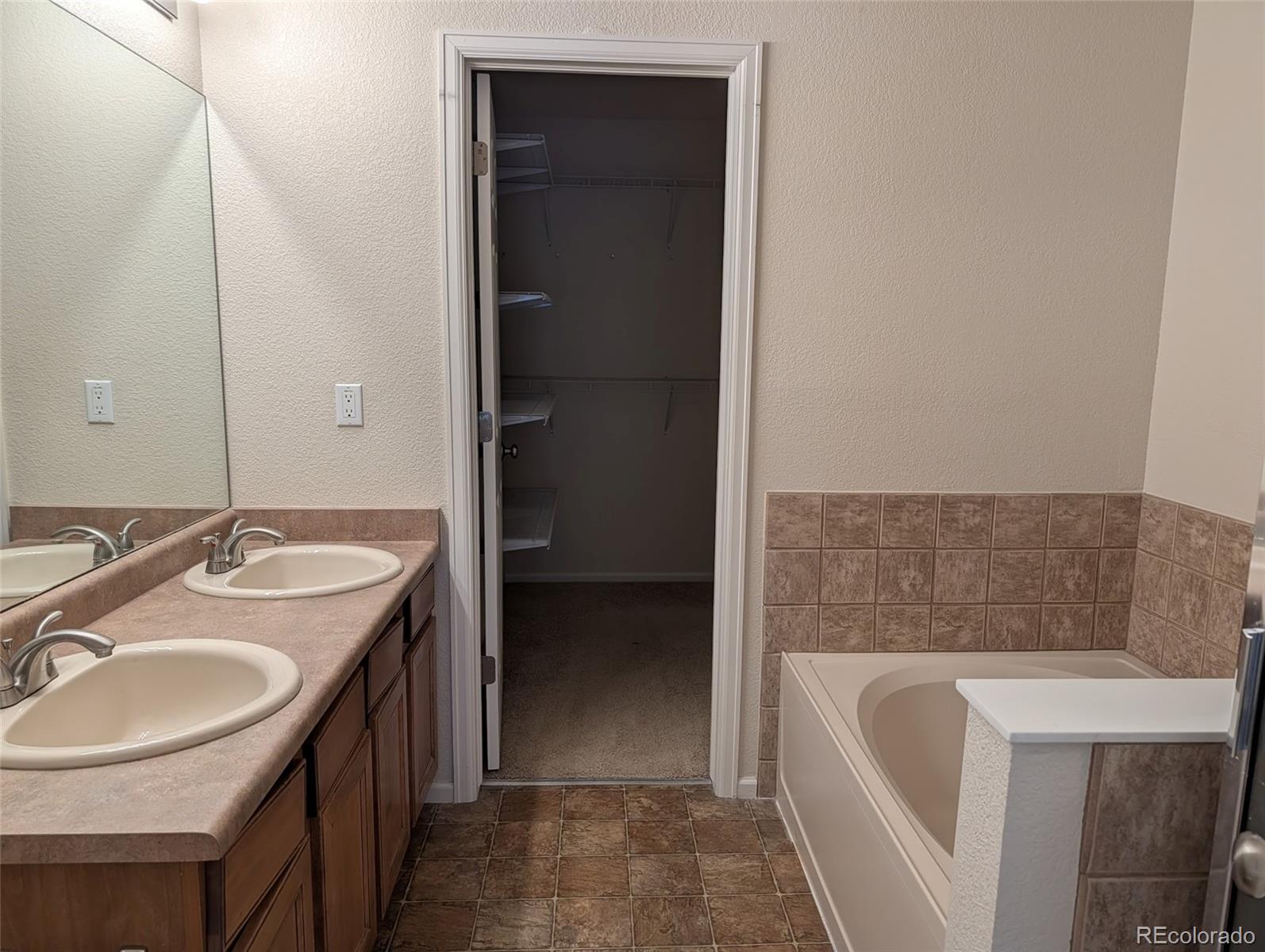 MLS Image #12 for 616 s norfolk way,aurora, Colorado