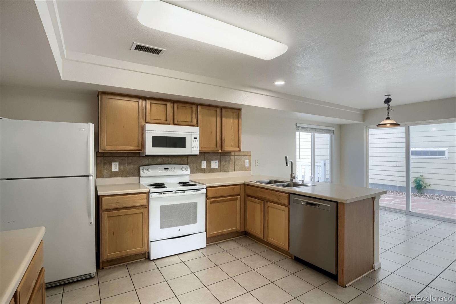 MLS Image #11 for 21434 e 47th avenue,denver, Colorado