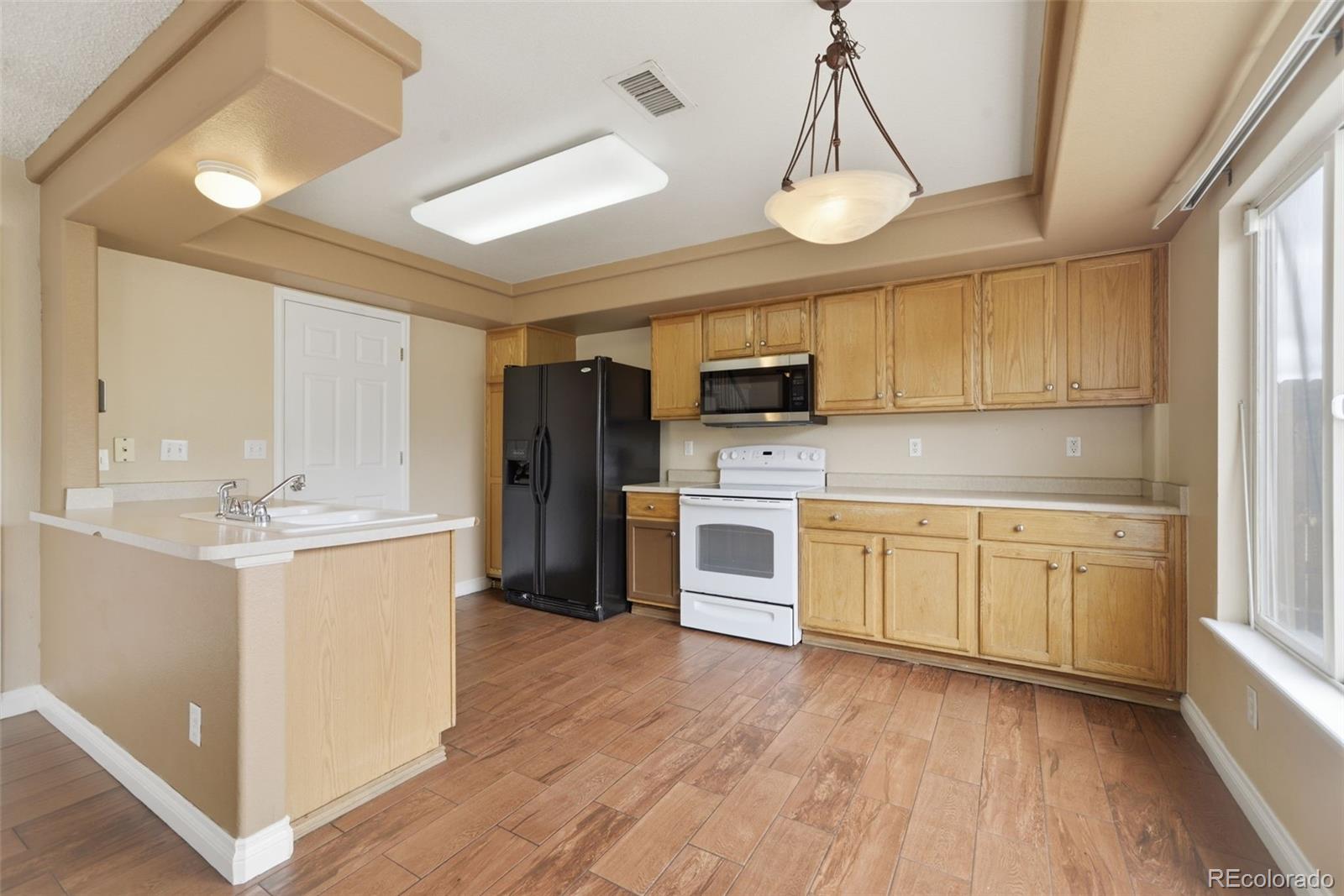 MLS Image #5 for 21430 e 42nd avenue,denver, Colorado