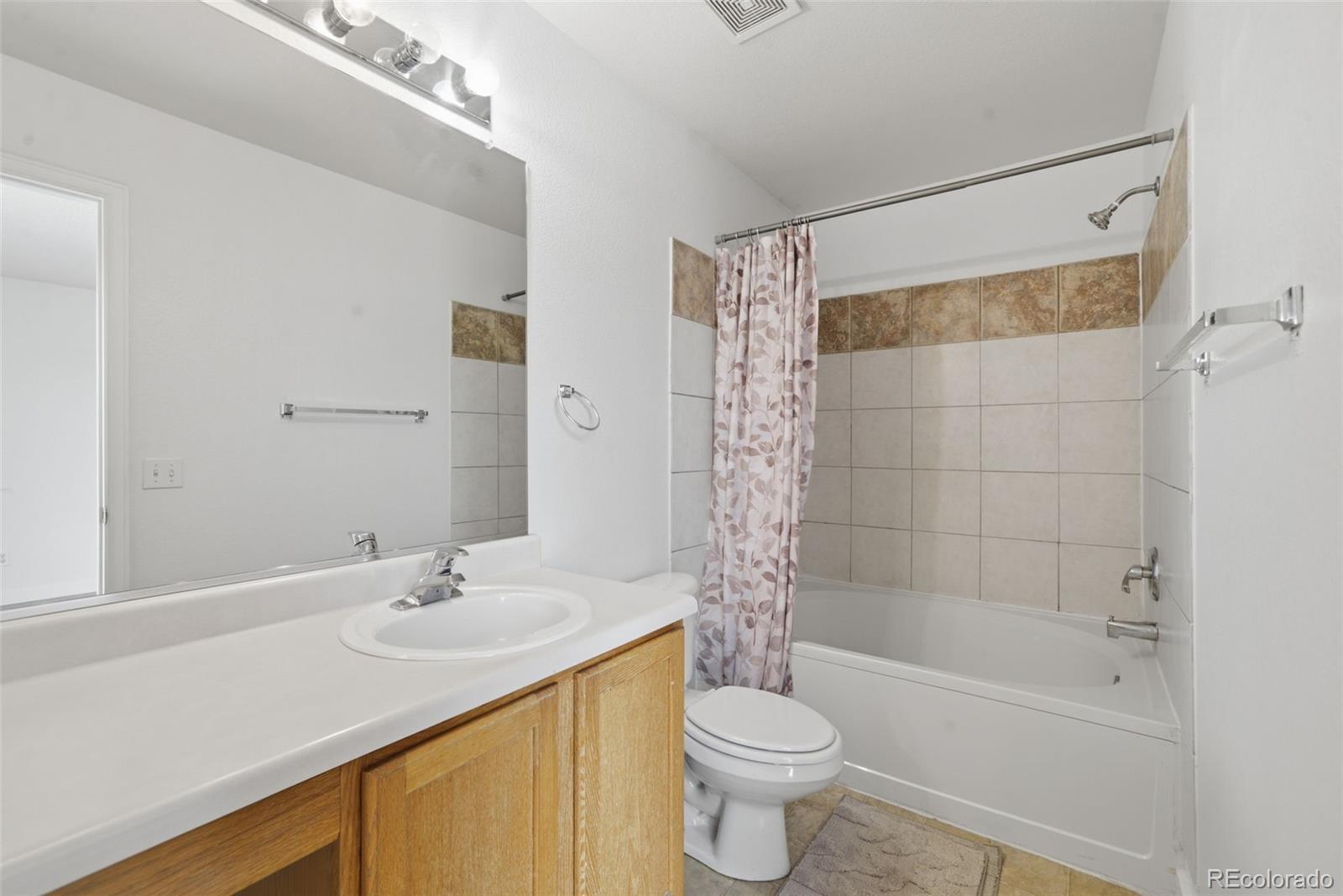MLS Image #9 for 21430 e 42nd avenue,denver, Colorado