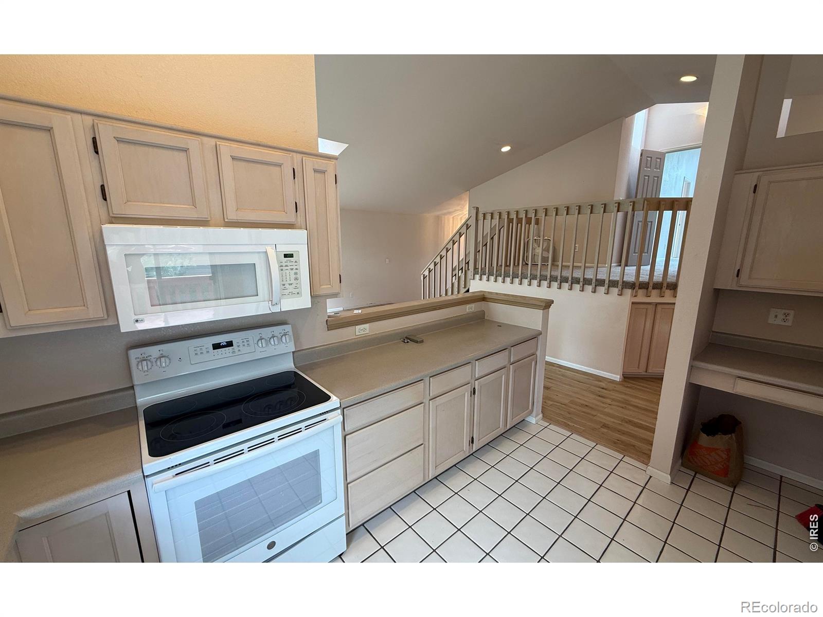 MLS Image #11 for 508  creekside court,golden, Colorado