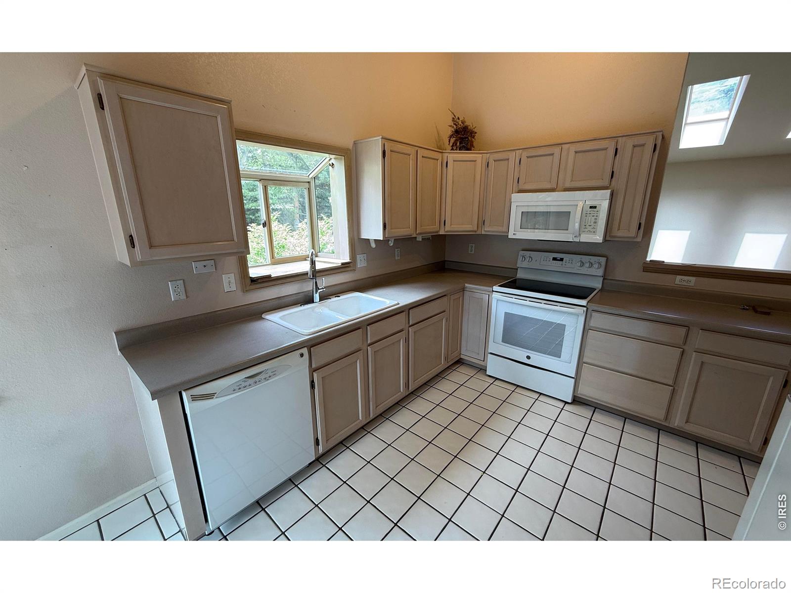 MLS Image #13 for 508  creekside court,golden, Colorado
