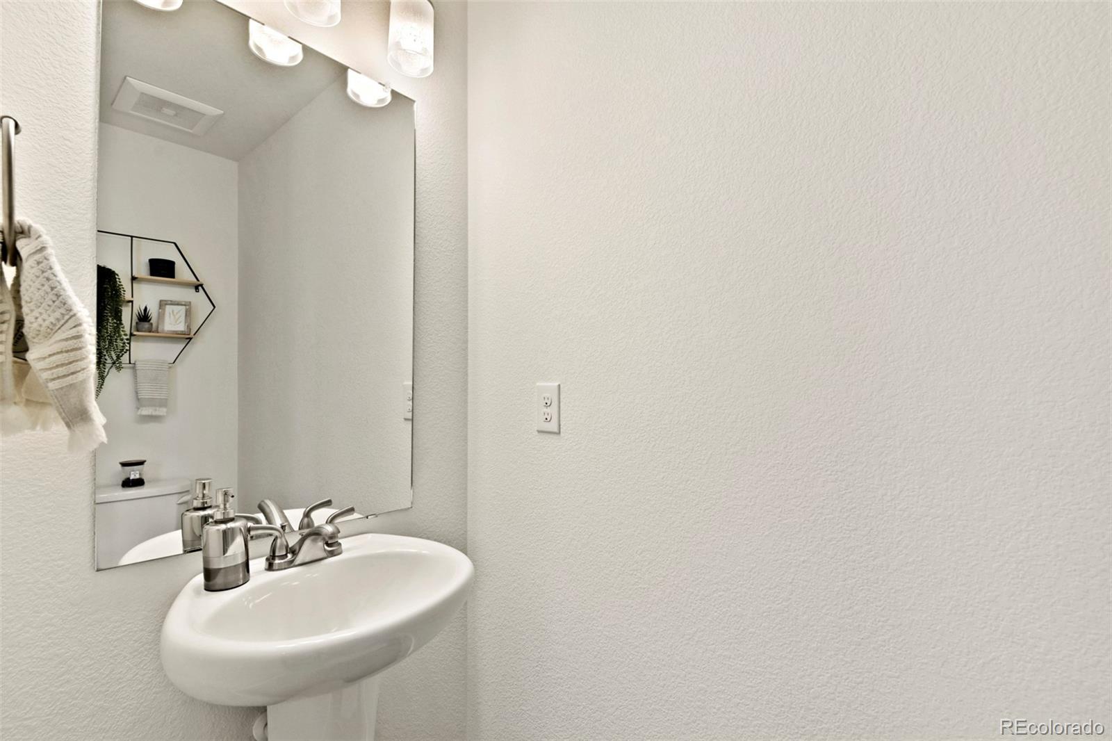 MLS Image #8 for 19118 e 54th place,denver, Colorado