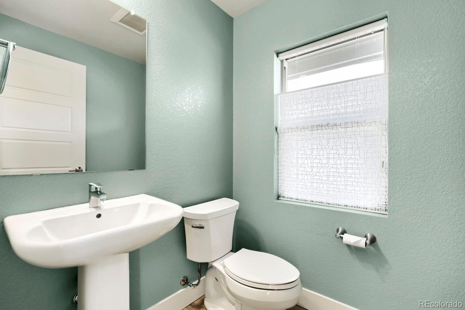 MLS Image #11 for 5434 n verbena street,denver, Colorado