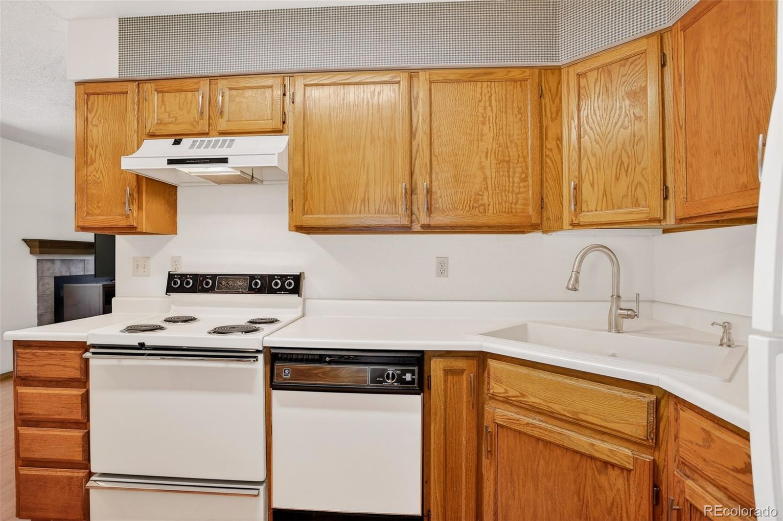 MLS Image #14 for 9157 w cedar drive,lakewood, Colorado