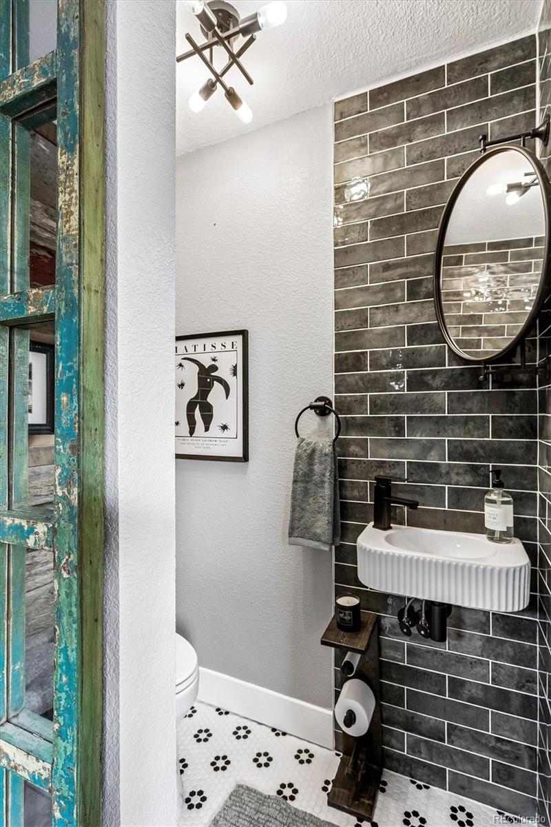 MLS Image #17 for 3560 n steele street,denver, Colorado
