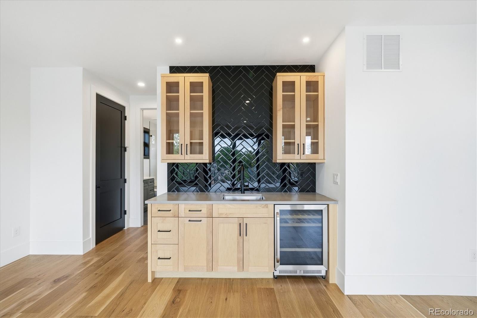MLS Image #34 for 2442 s saint paul street,denver, Colorado