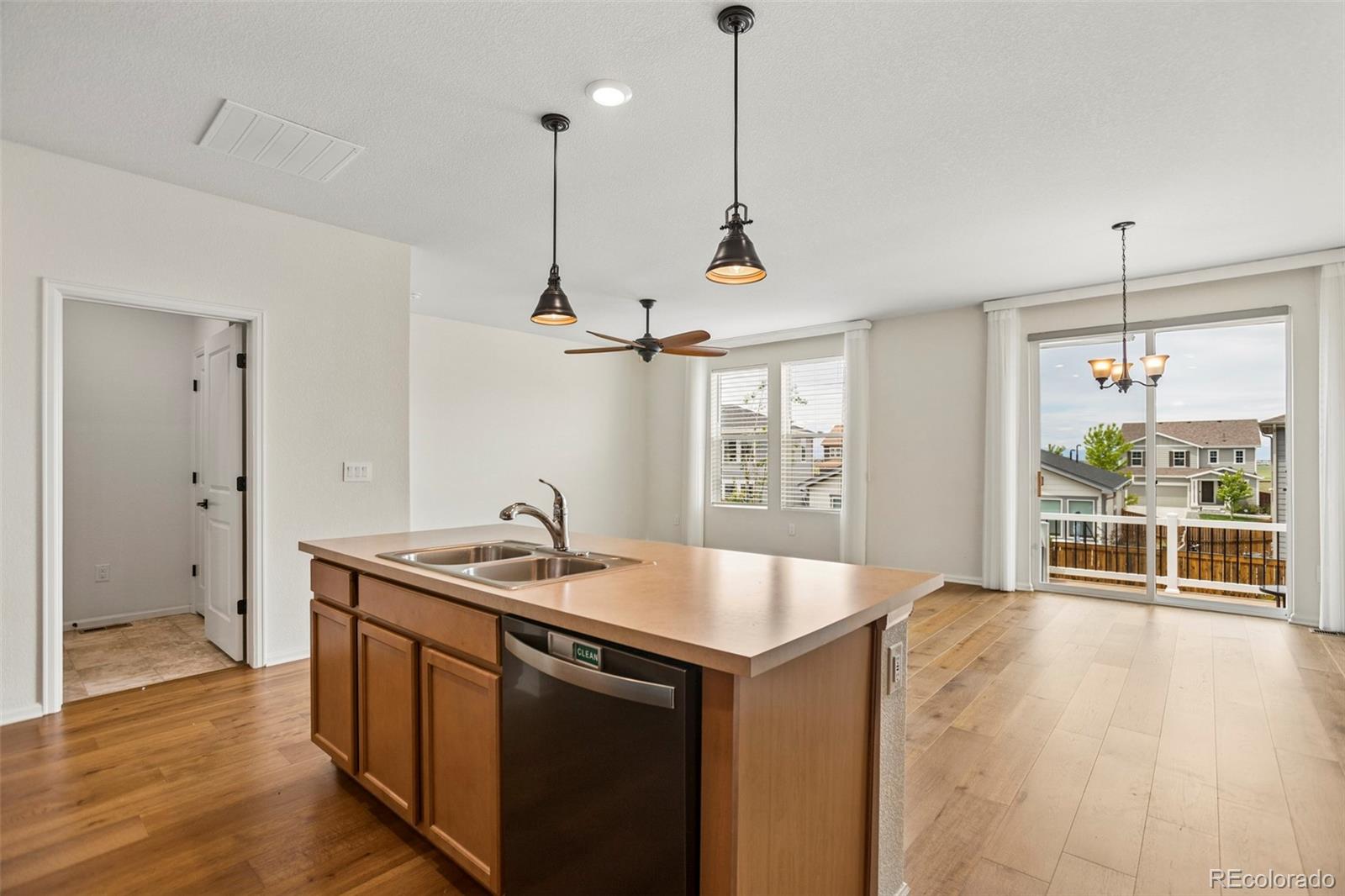 MLS Image #10 for 855 n waterloo circle,aurora, Colorado