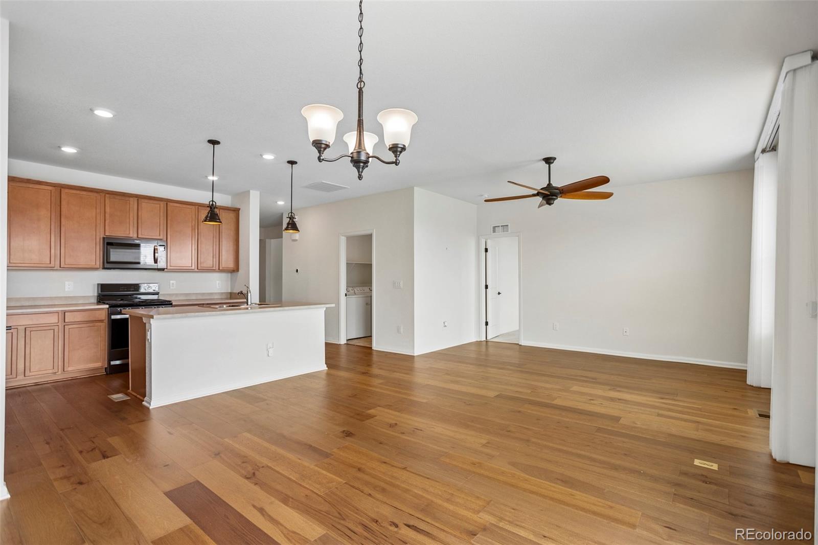 MLS Image #11 for 855 n waterloo circle,aurora, Colorado
