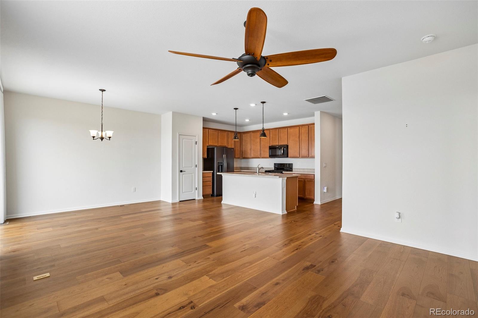 MLS Image #12 for 855 n waterloo circle,aurora, Colorado