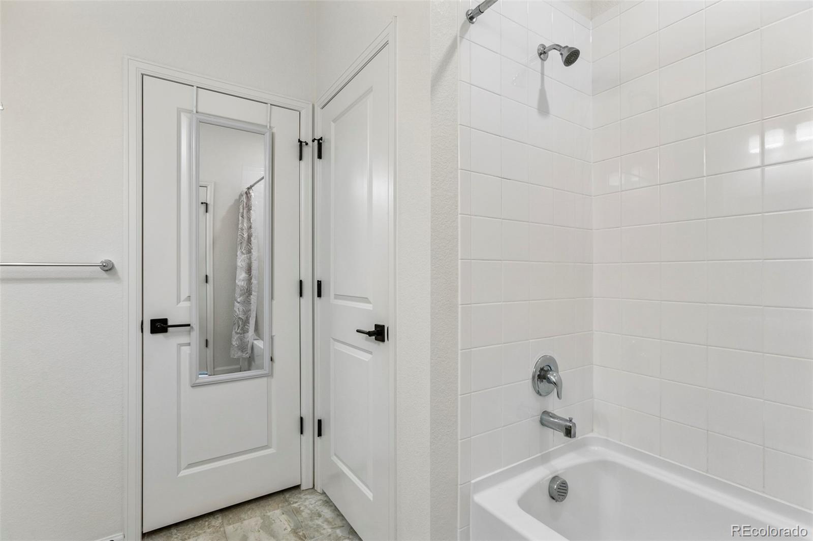 MLS Image #17 for 855 n waterloo circle,aurora, Colorado