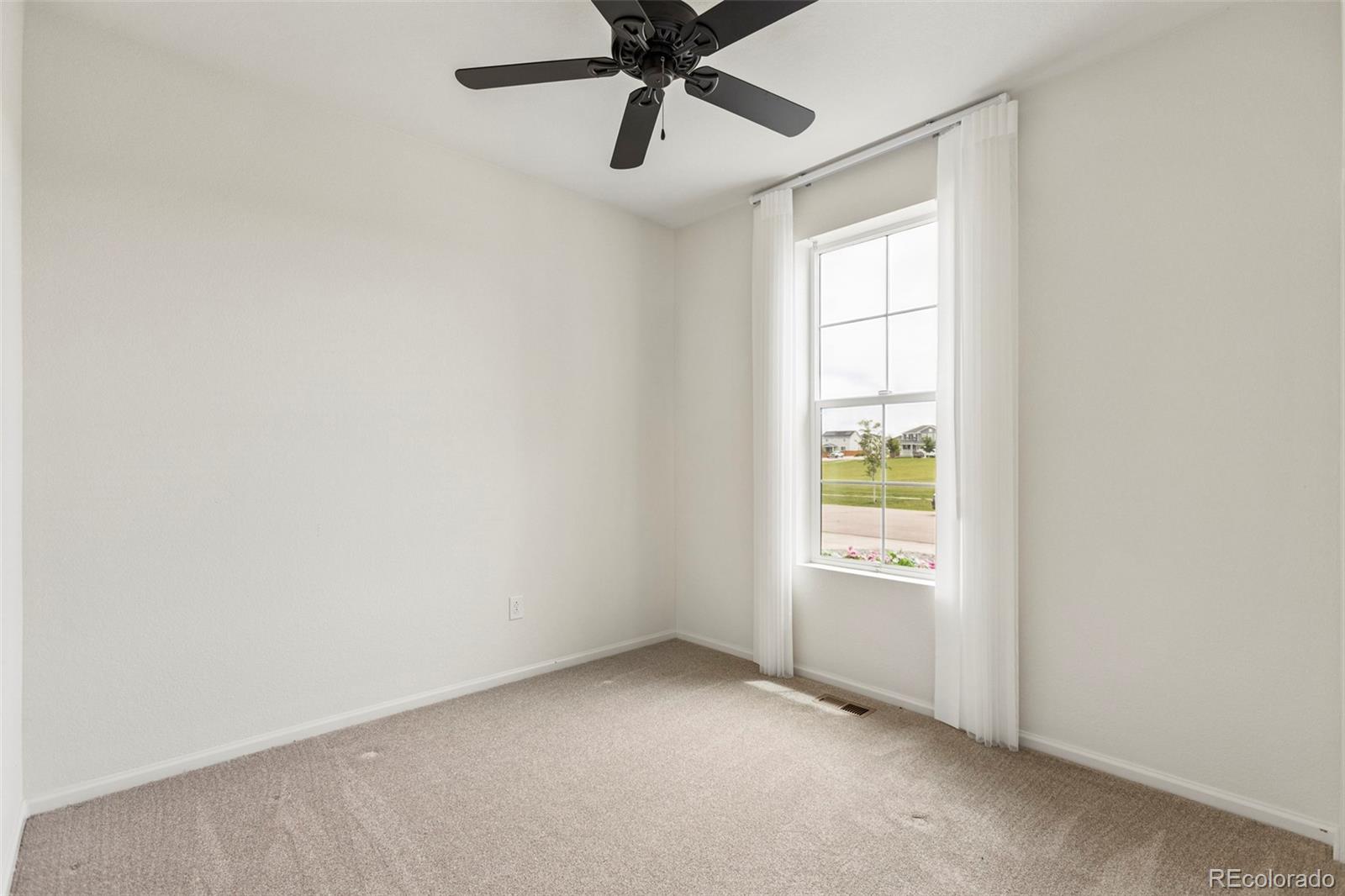 MLS Image #19 for 855 n waterloo circle,aurora, Colorado