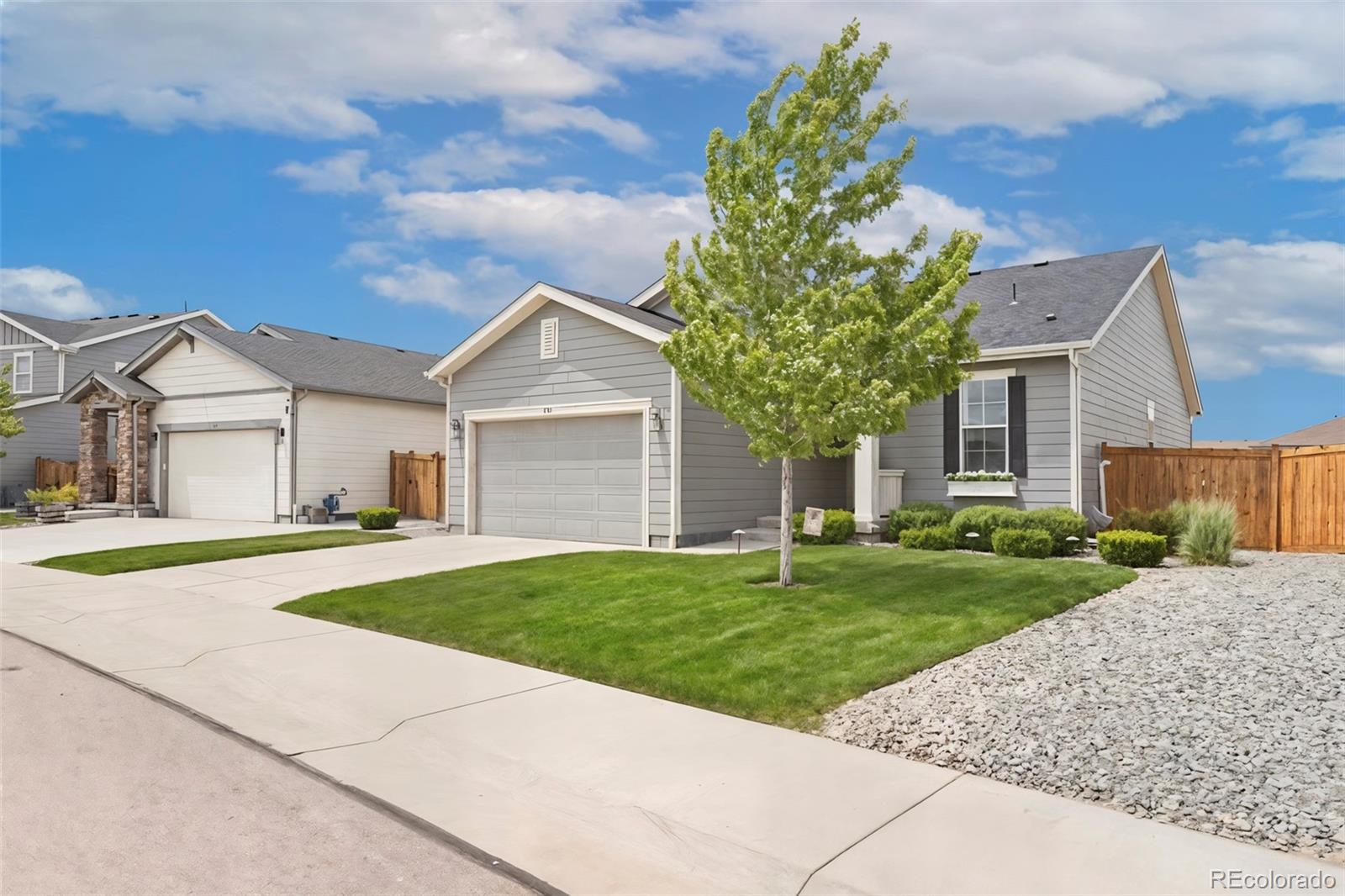 MLS Image #2 for 855 n waterloo circle,aurora, Colorado