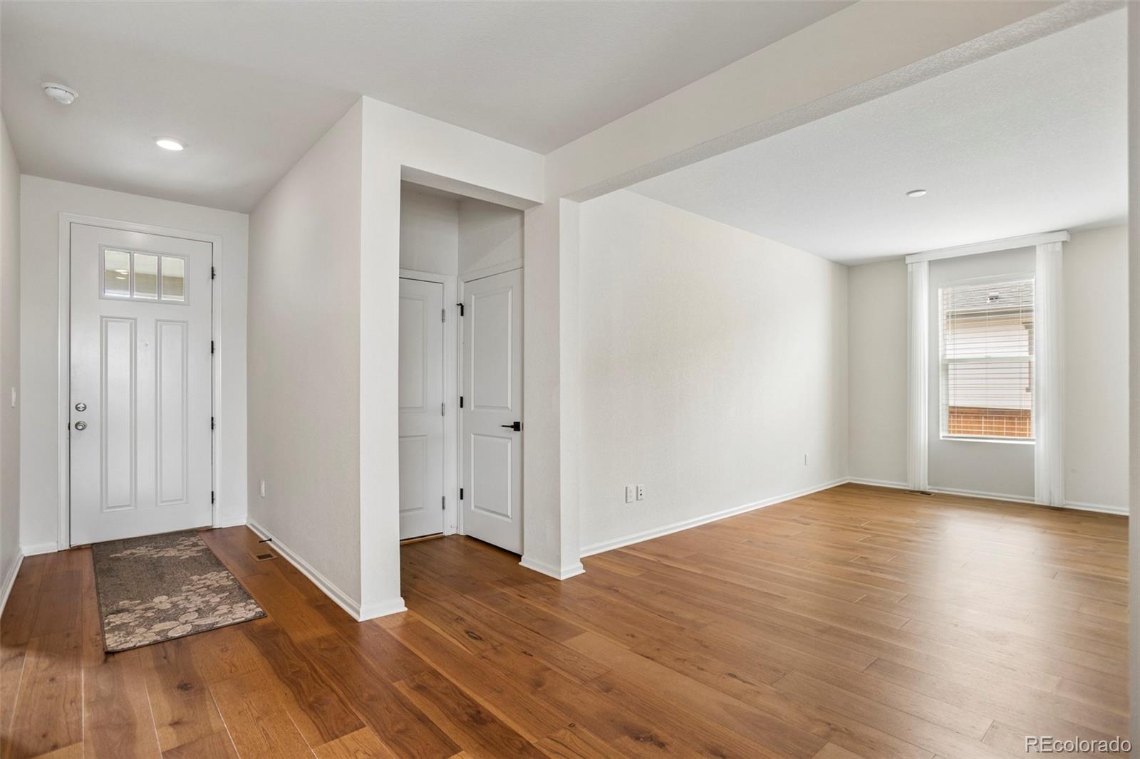 MLS Image #4 for 855 n waterloo circle,aurora, Colorado