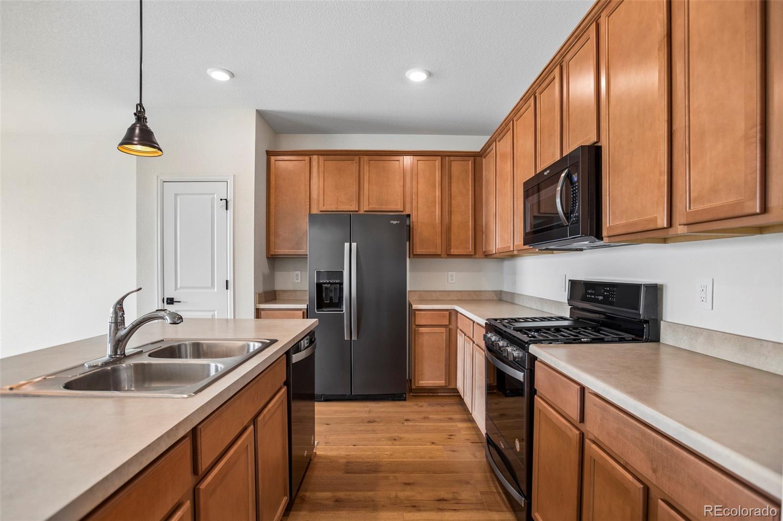 MLS Image #6 for 855 n waterloo circle,aurora, Colorado
