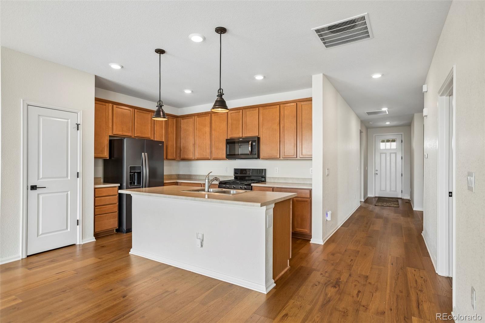 MLS Image #9 for 855 n waterloo circle,aurora, Colorado