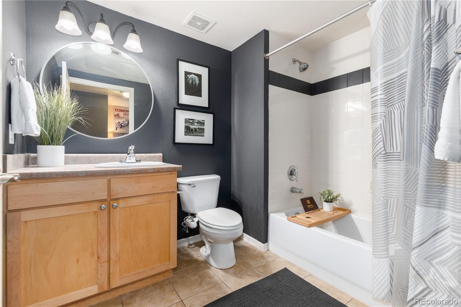MLS Image #11 for 1623  saint paul street,denver, Colorado