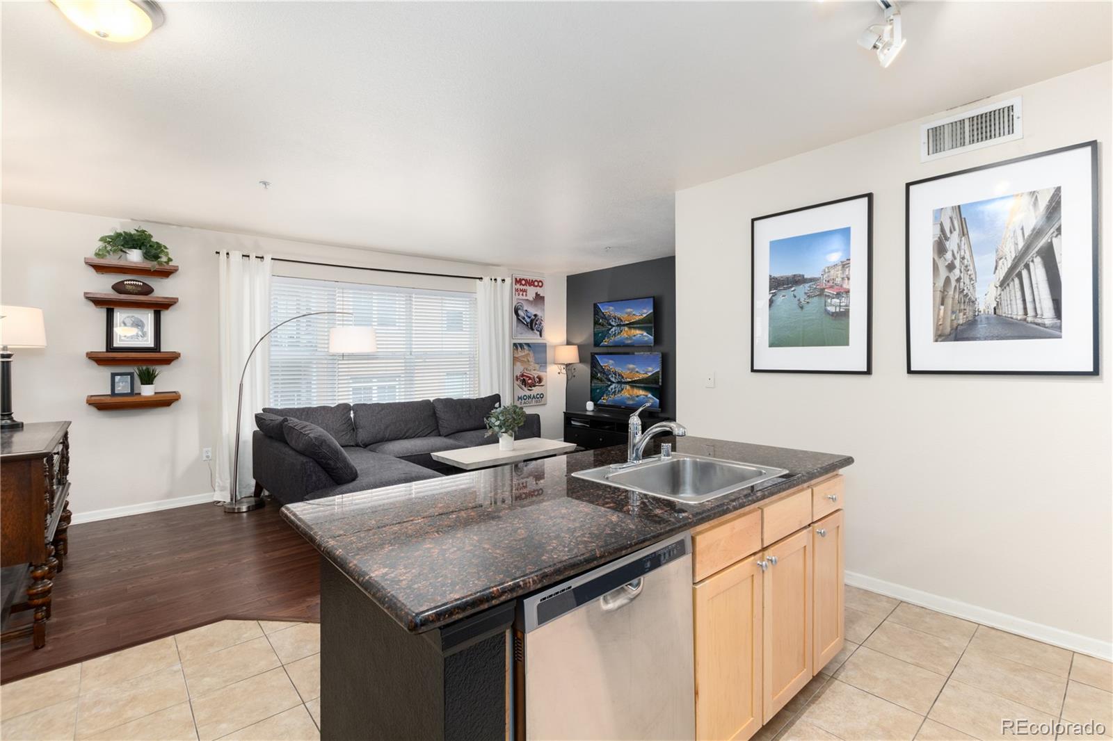 MLS Image #6 for 1623  saint paul street,denver, Colorado
