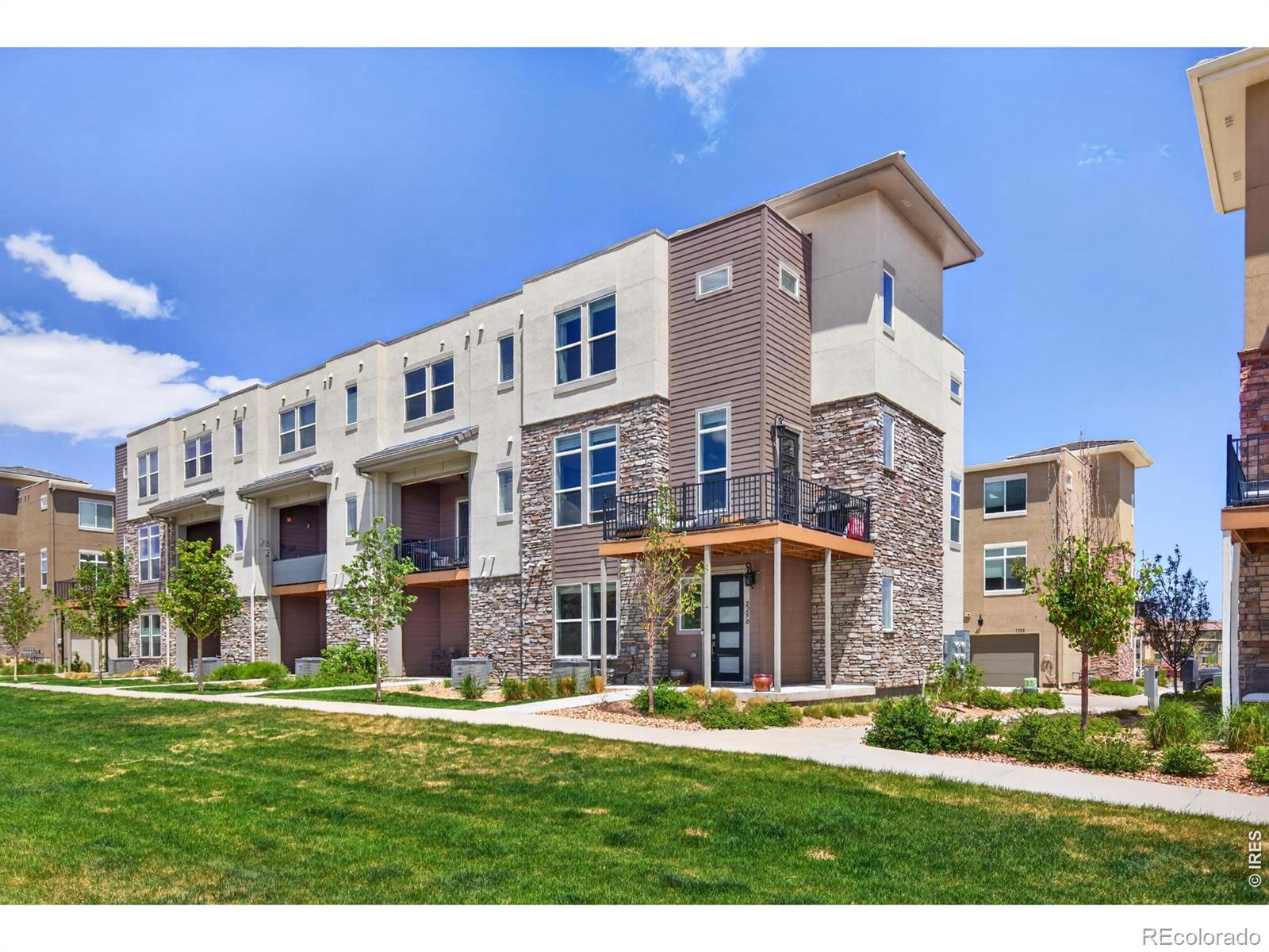 MLS Image #3 for 2250 s mcintyre street,lakewood, Colorado