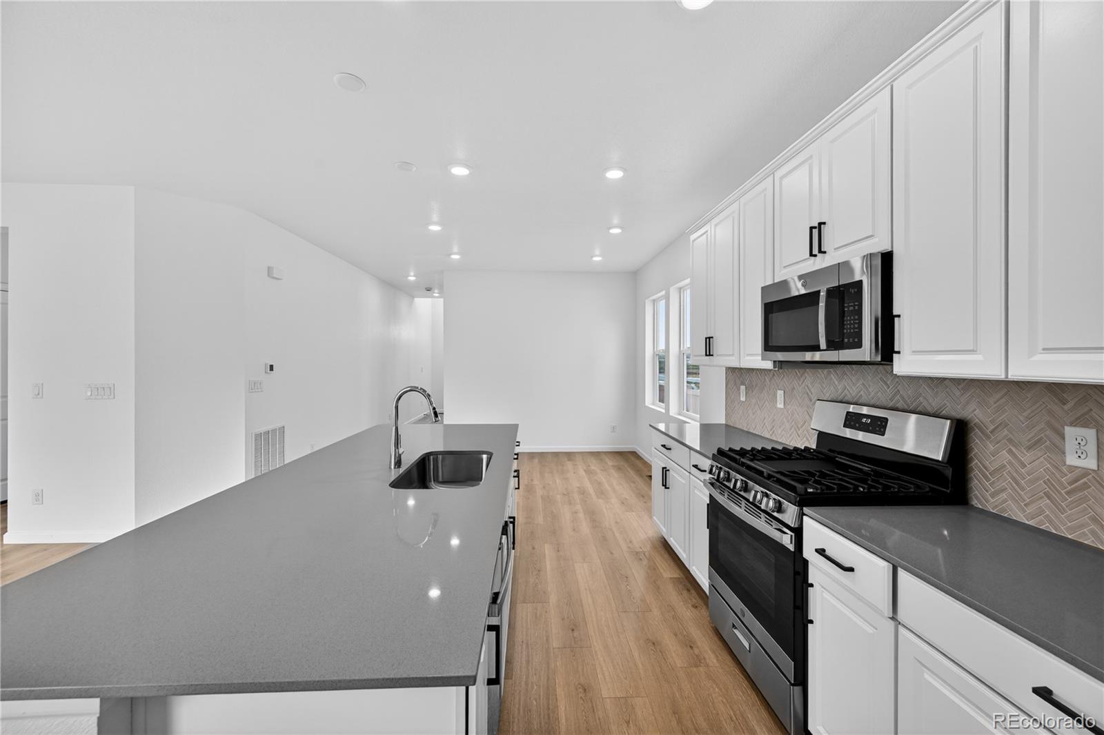 MLS Image #10 for 28405 e 4th avenue,watkins, Colorado