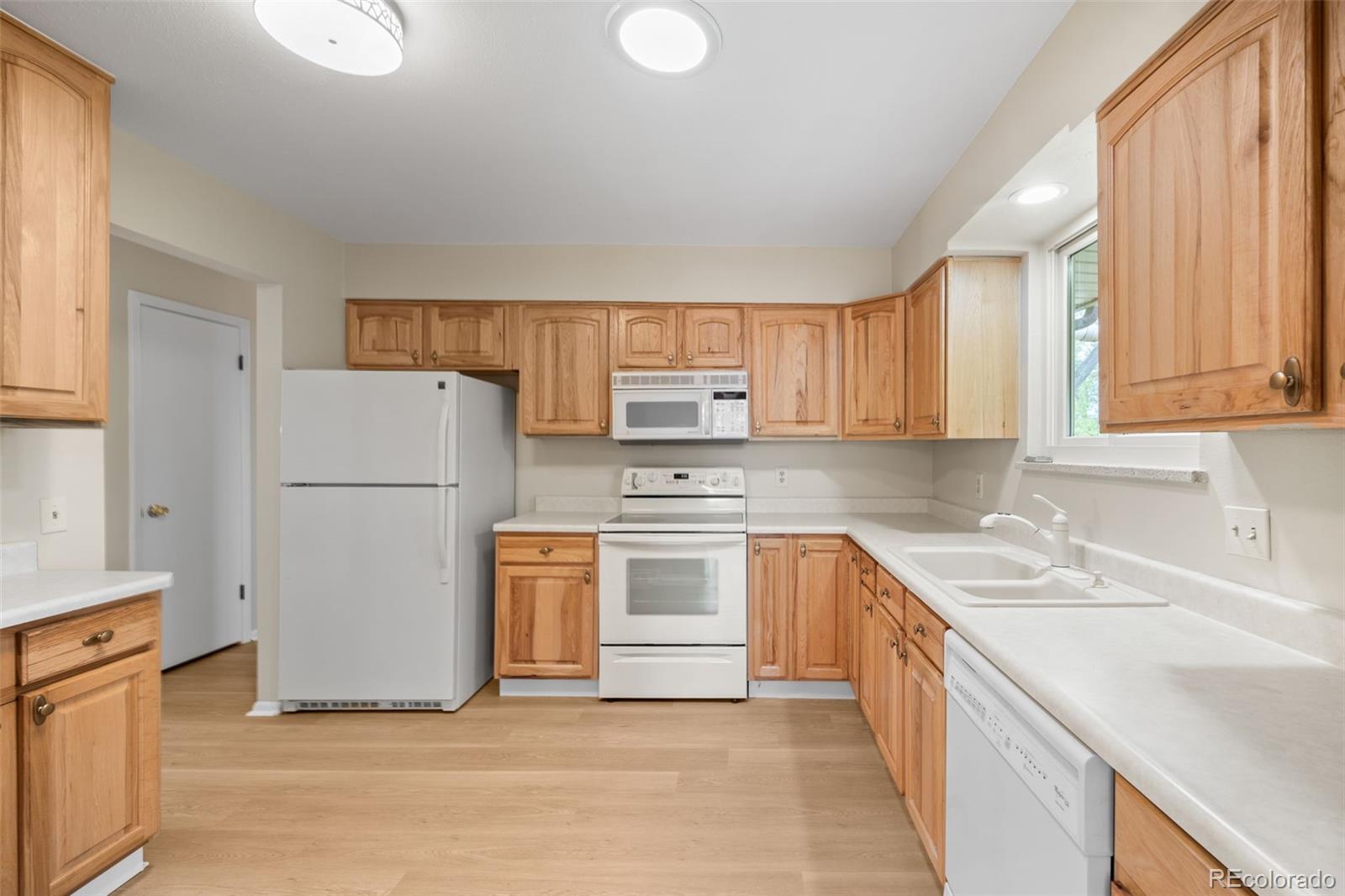 MLS Image #11 for 2985 s eaton street,denver, Colorado