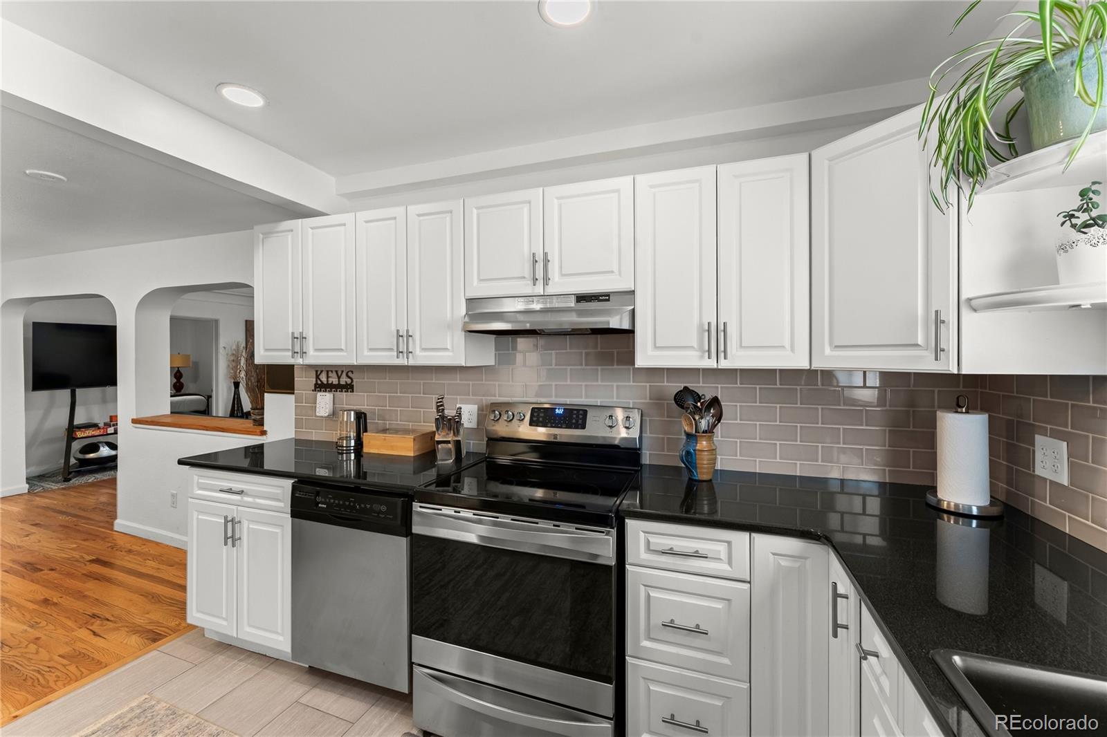 MLS Image #14 for 2706 w pikes peak avenue,colorado springs, Colorado