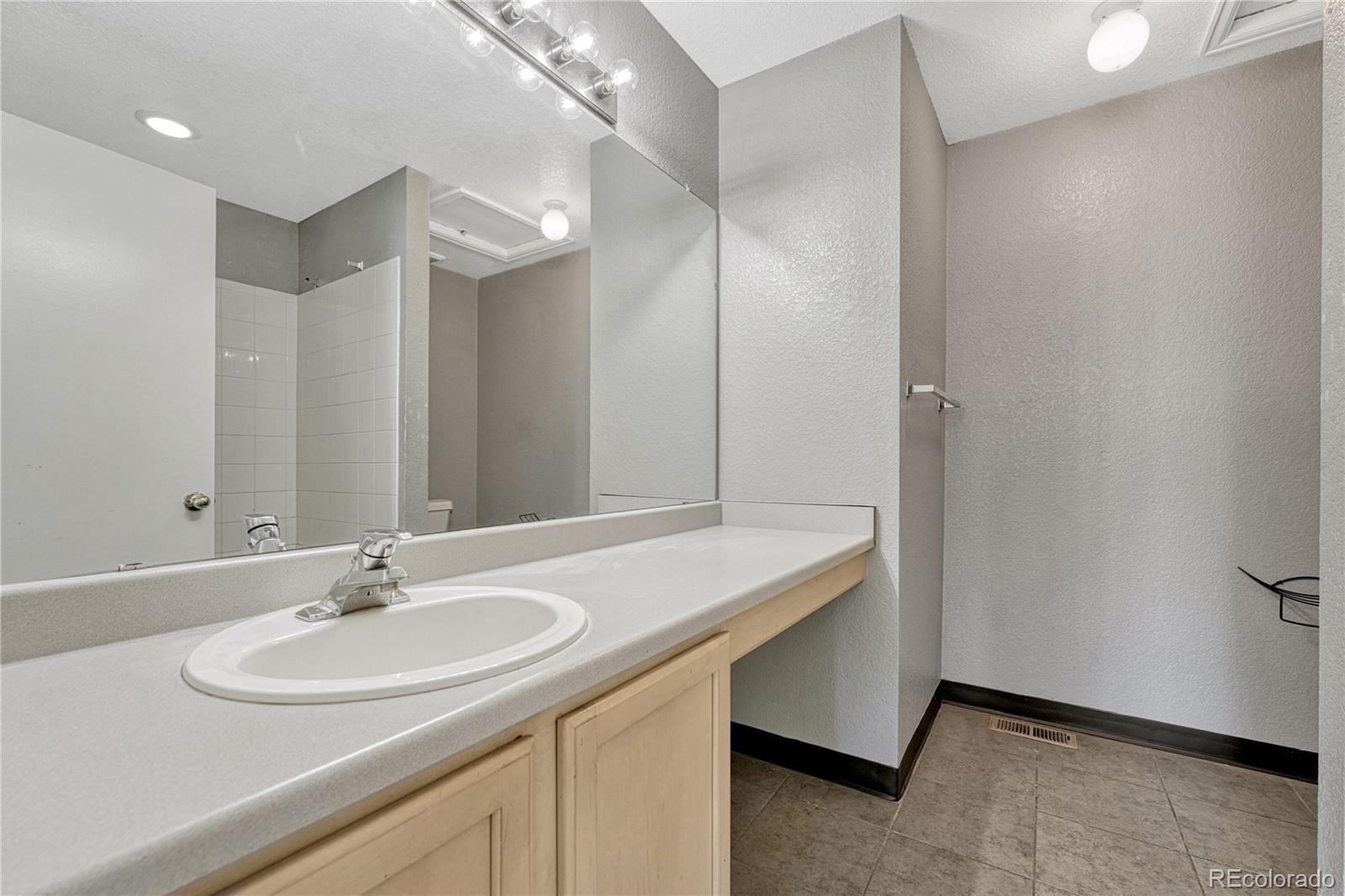 MLS Image #24 for 21539 e 47th avenue,denver, Colorado
