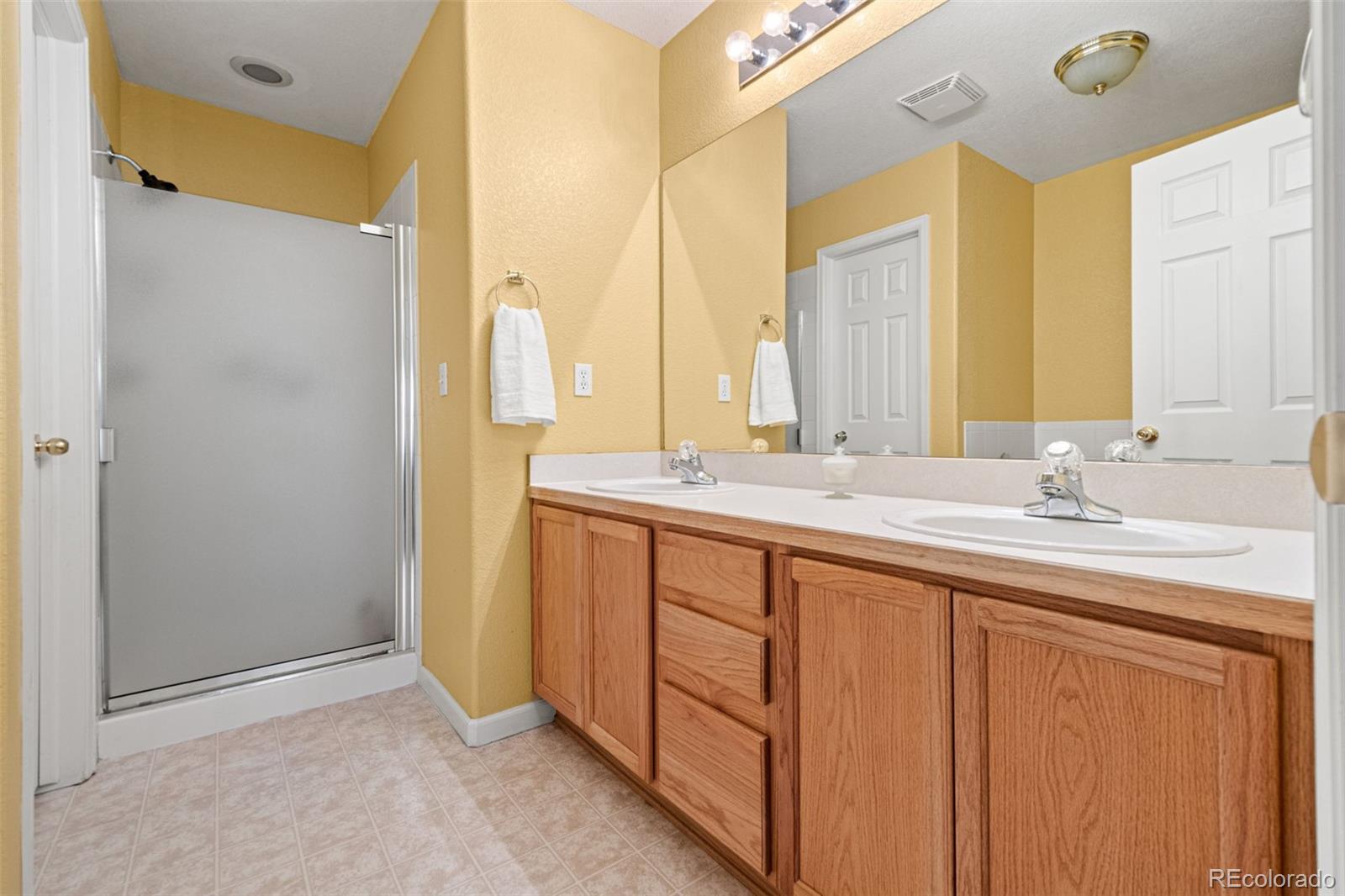 MLS Image #17 for 15555 e 40th avenue,denver, Colorado