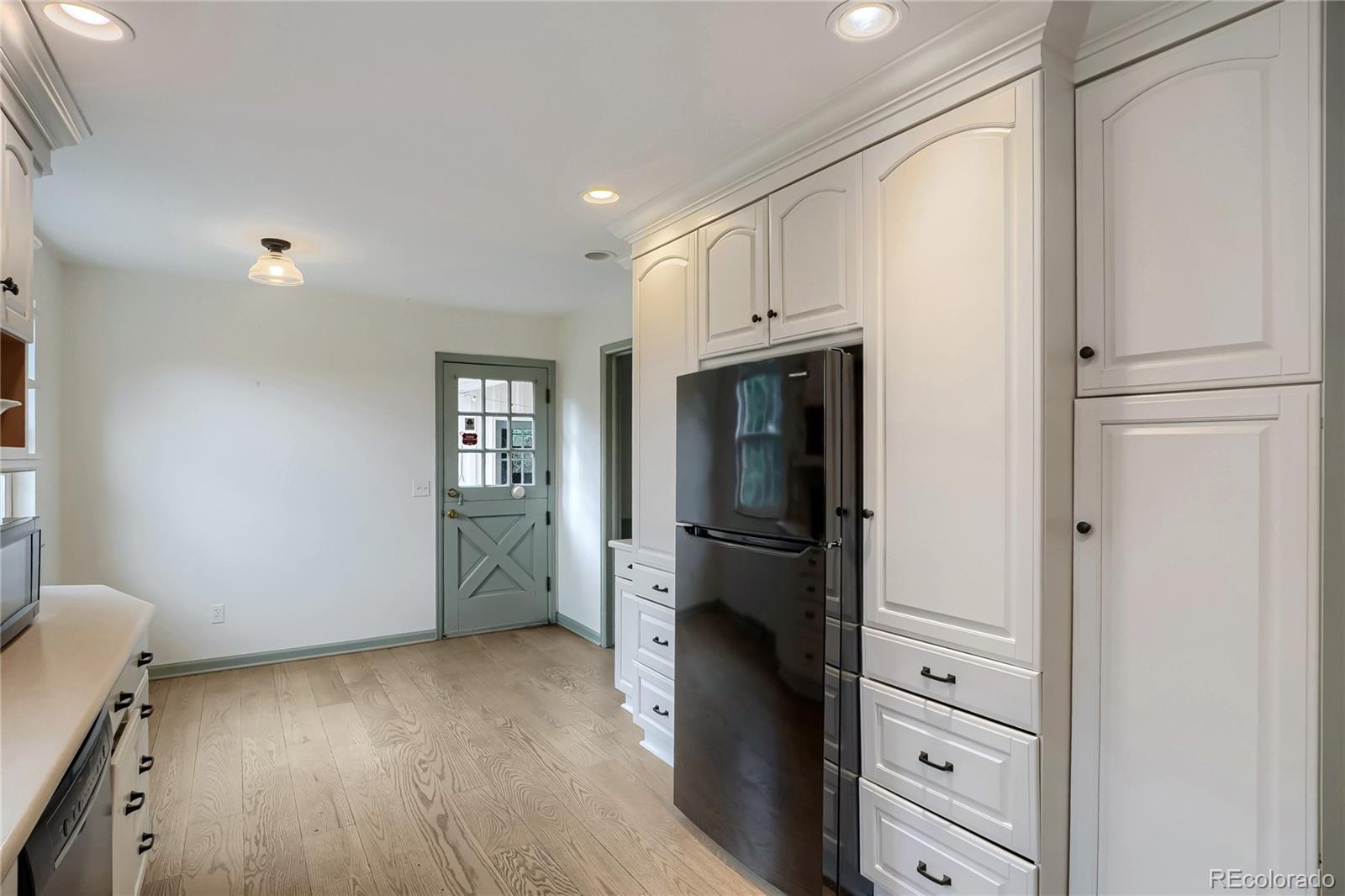 MLS Image #10 for 3320 s locust street,denver, Colorado