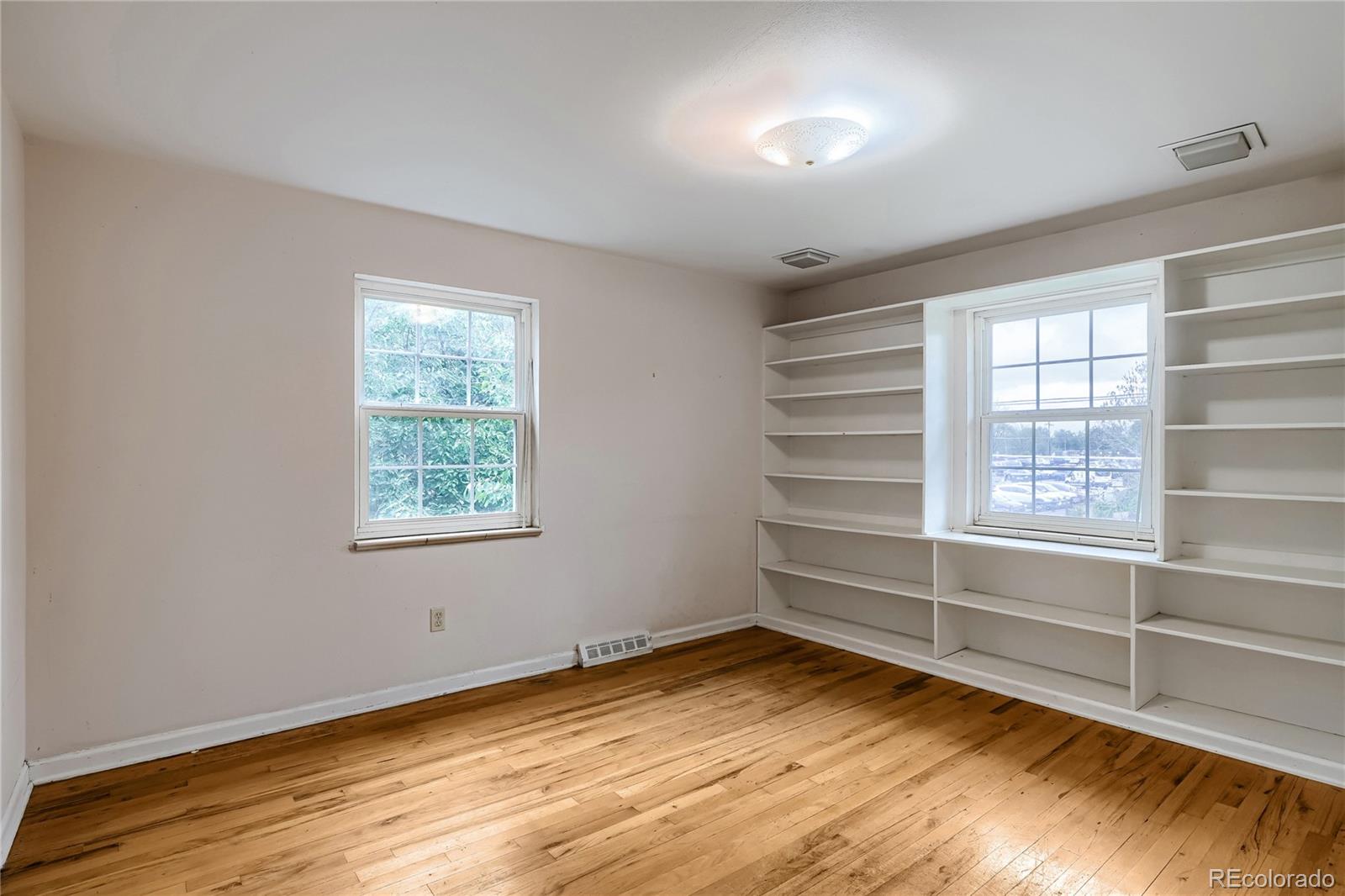 MLS Image #15 for 3320 s locust street,denver, Colorado
