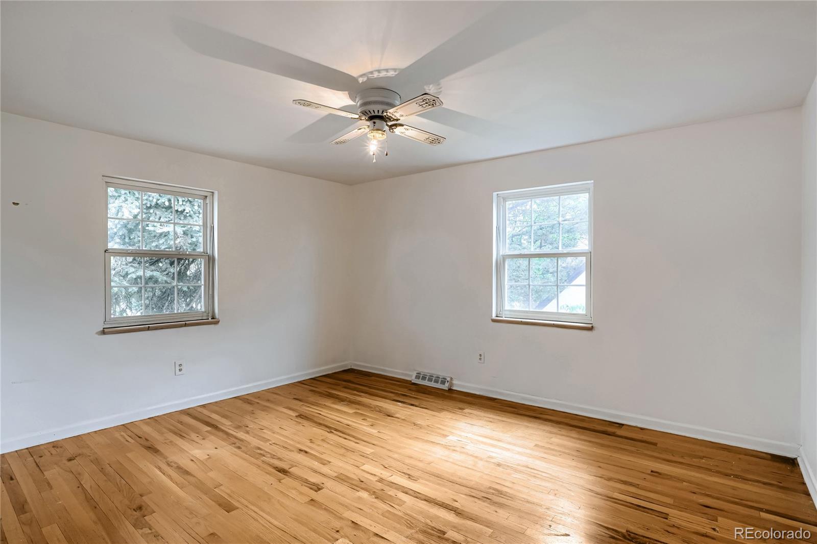 MLS Image #16 for 3320 s locust street,denver, Colorado