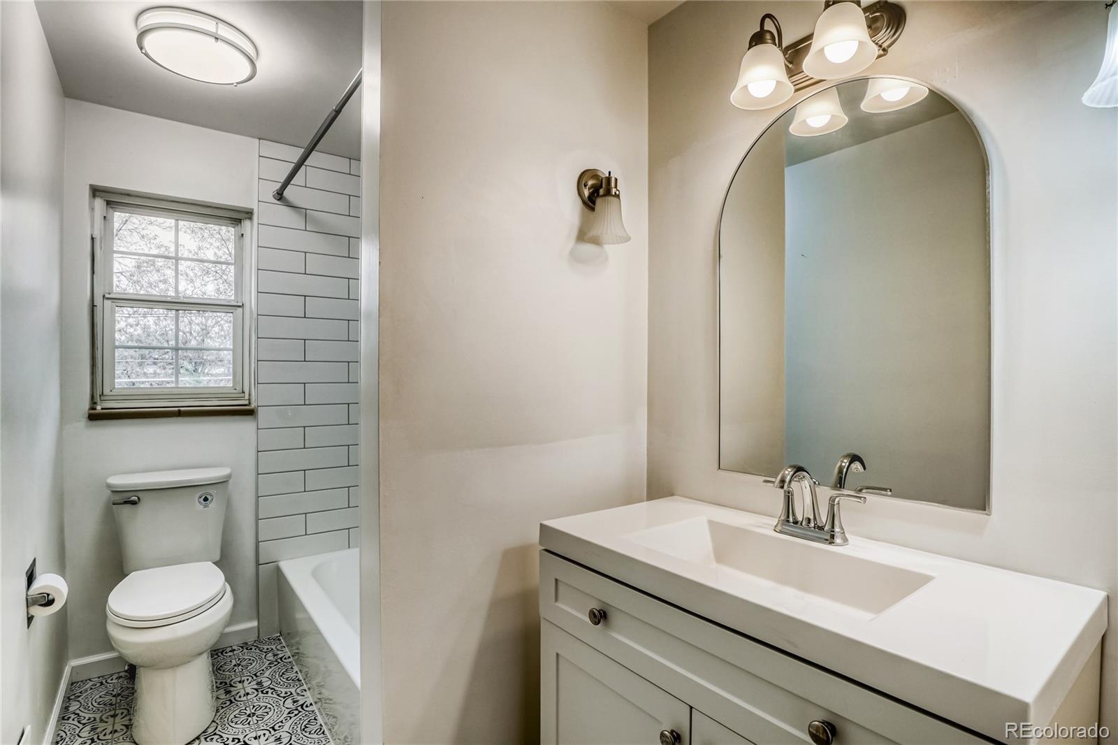 MLS Image #17 for 3320 s locust street,denver, Colorado