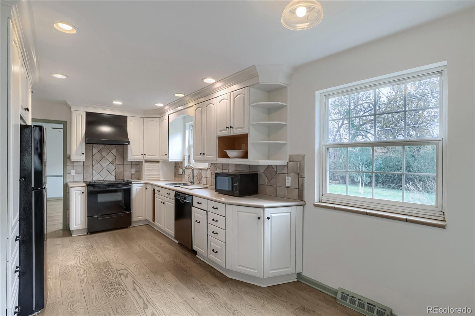 MLS Image #7 for 3320 s locust street,denver, Colorado