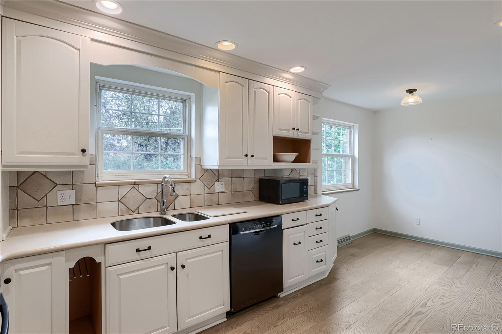 MLS Image #9 for 3320 s locust street,denver, Colorado