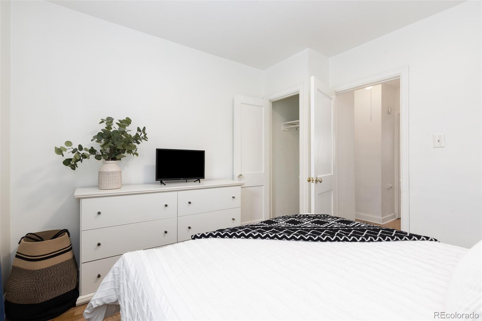 MLS Image #14 for 2608  utica street,denver, Colorado