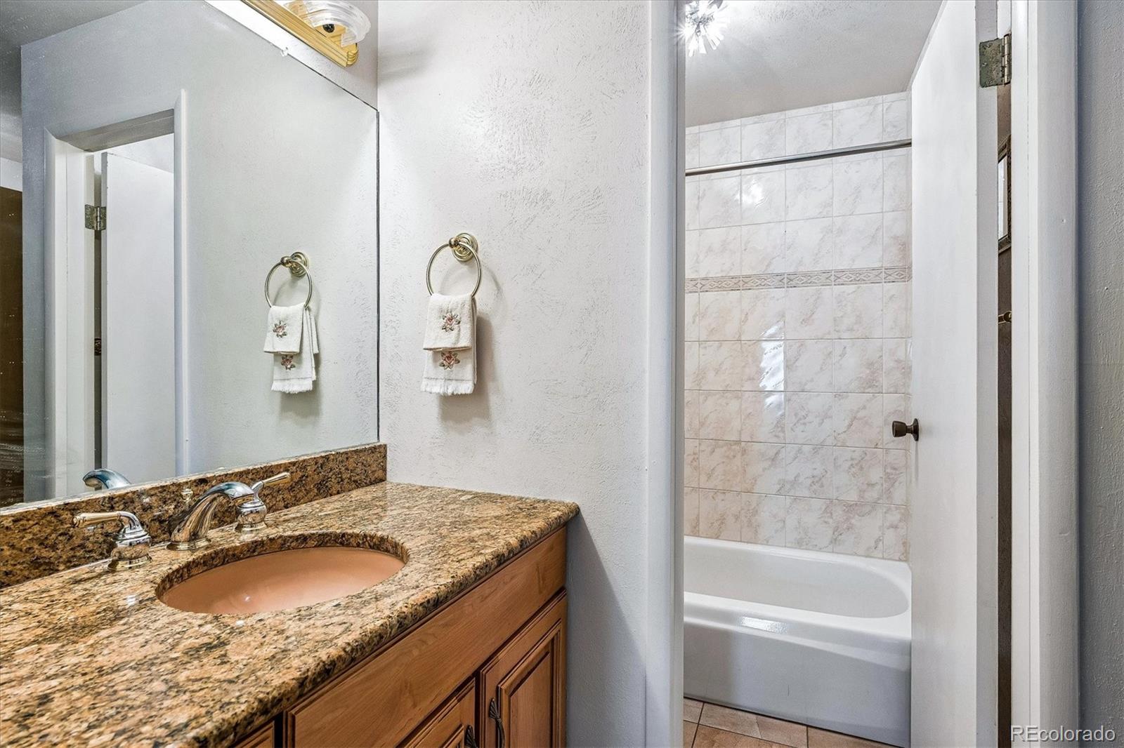 MLS Image #18 for 1050 s monaco parkway,denver, Colorado