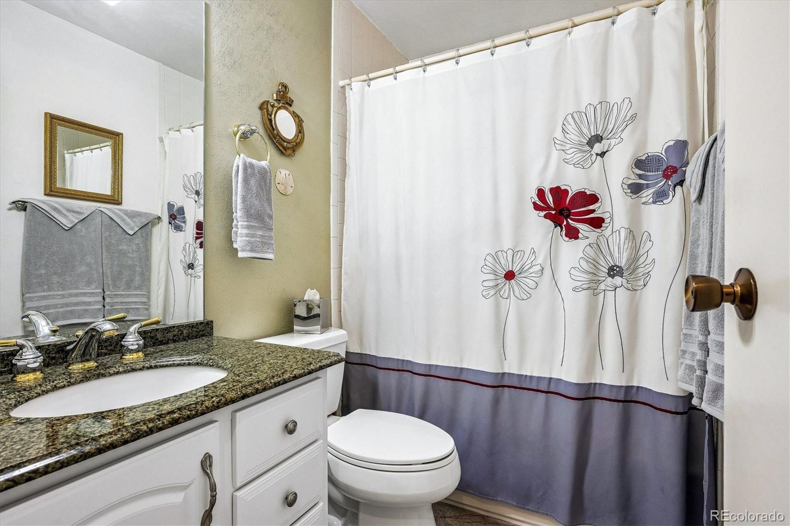MLS Image #22 for 1050 s monaco parkway,denver, Colorado